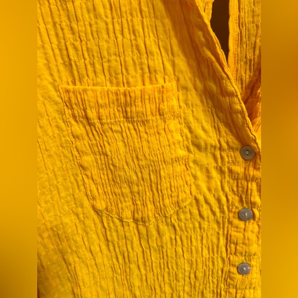 🍁Like New Women’s Urban Outfitters Key Hole Back Button Up - Picture 5 of 12